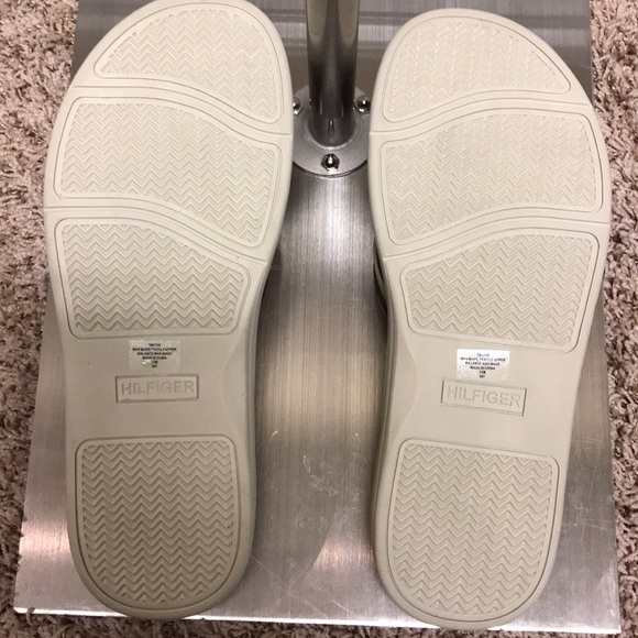 NWOT MEN’S TOMMY HILFIGER FLIP FLOPS - Picture 6 of 8